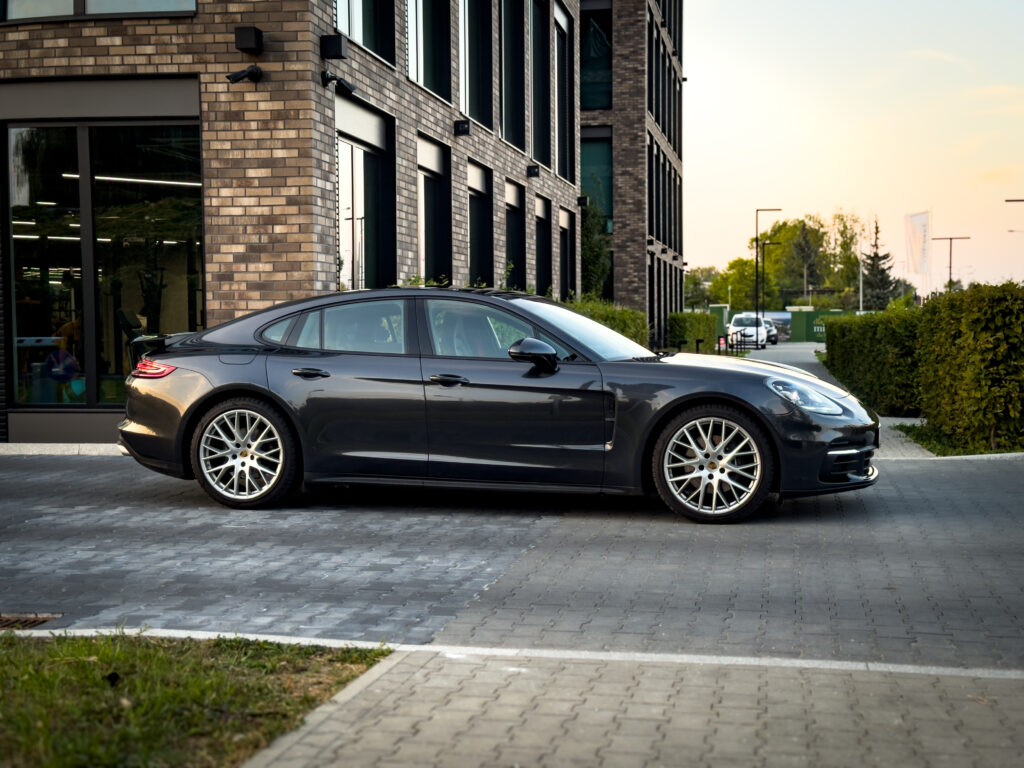 Porsche Panamera 2021r.