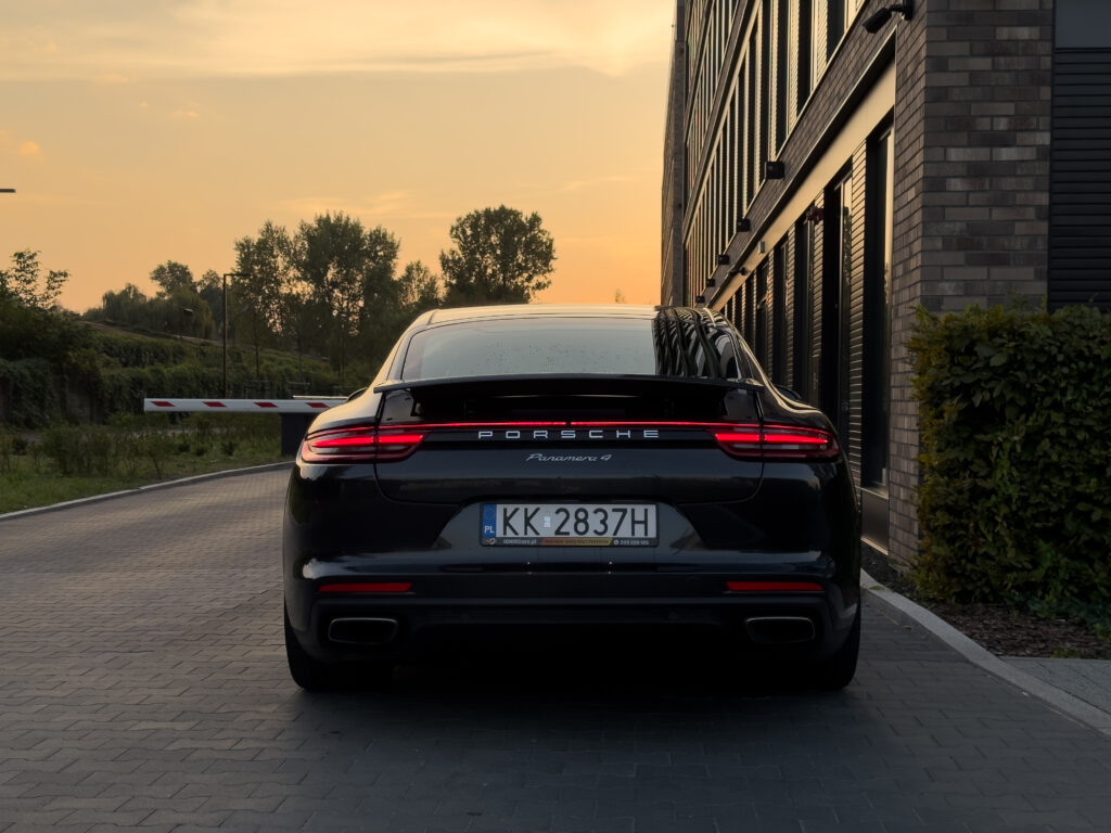 Porsche Panamera 2021r.