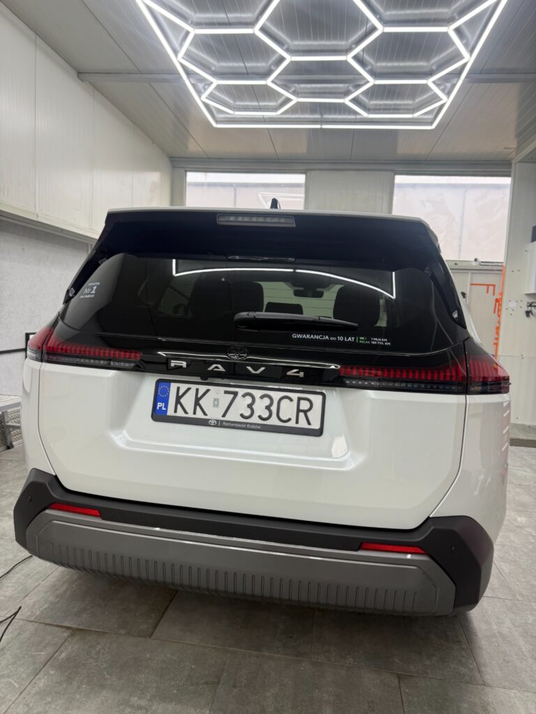 Tył Toyoty RAV4 2026 po wykonaniu pakietu Full Body PPF