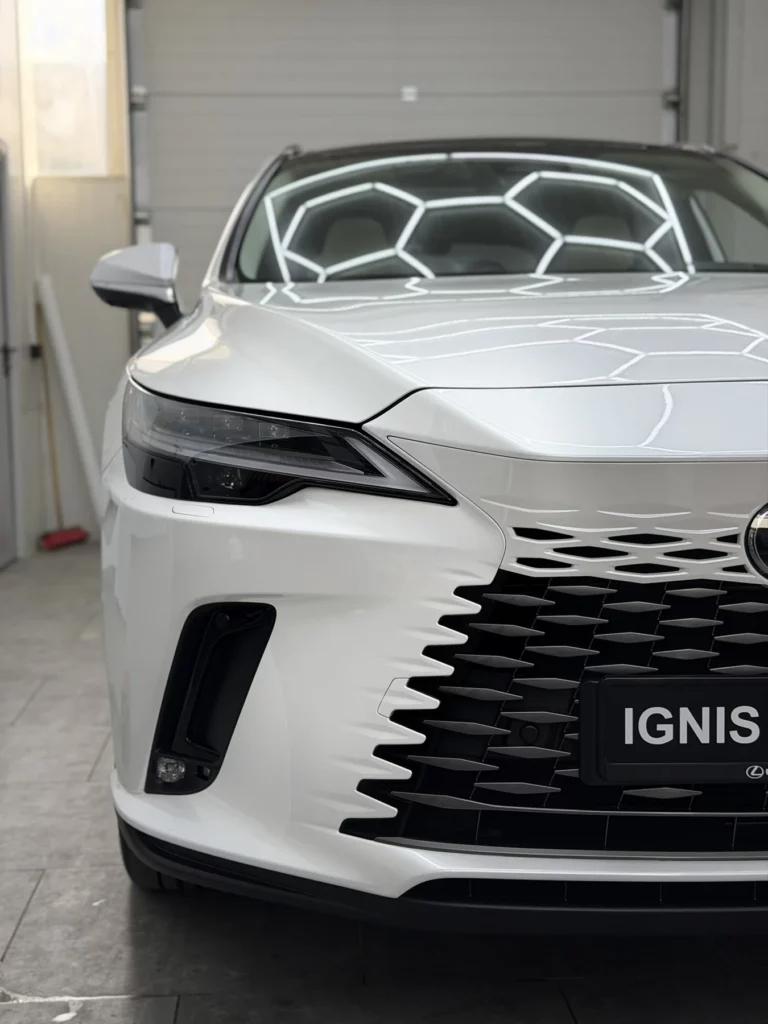 Biały Lexus RX 450 2026 po zabezpieczeniu przodu folią PPF w IGNIS Garage