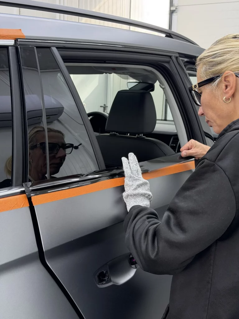 Dechroming listwy przy bocznej szybie Skody Kodiaq