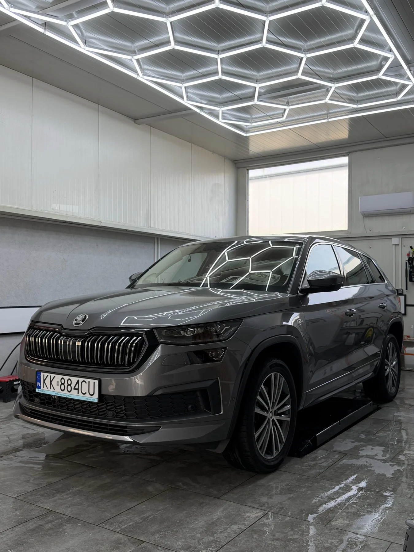 Skoda Kodiaq 2024 przed mrożeniem lakieru — błyszczące nadwozie